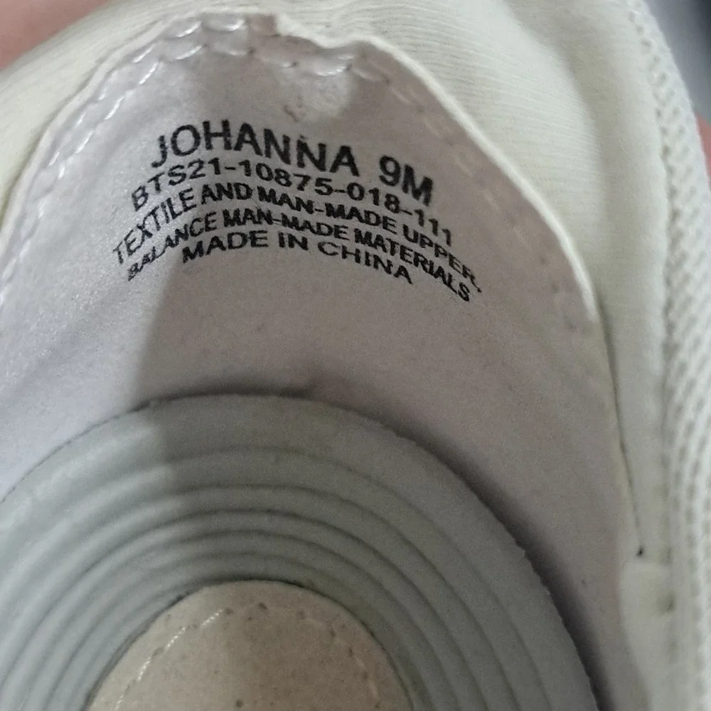 Baretraps Johanna platform sneakers size 9